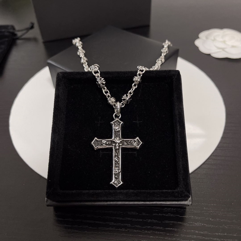 Ch**me He**ts necklaces